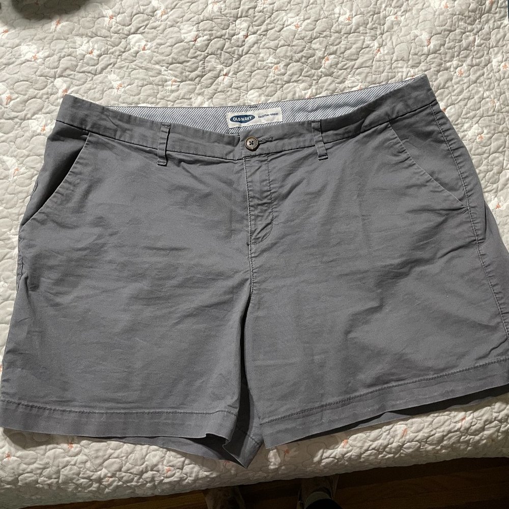 Old Navy Everyday Khaki Shorts in Grey, Sz 14, Only Worn A Couple Times